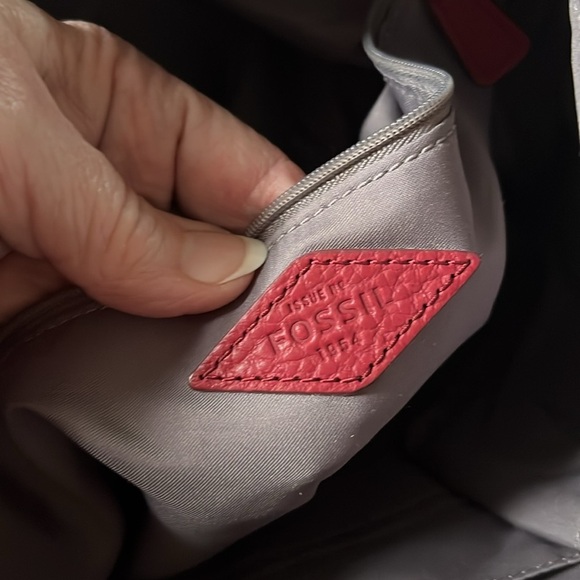 Fossil  Cross, body or shoulder bag  Red genuine pebbled leather  Card slots EUC - Picture 10 of 15